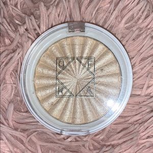 Beautiful never used OFRA highlighter!